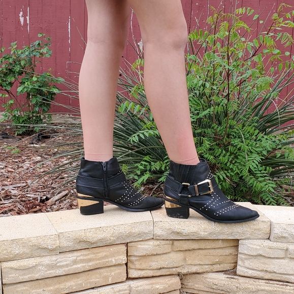 Aldo Shoes - 💖HP💖Aldo  black and gold ankle booties